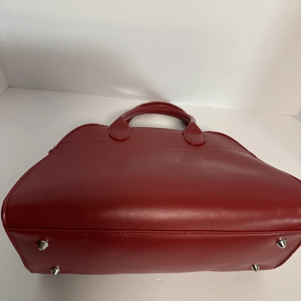 Unbranded red top